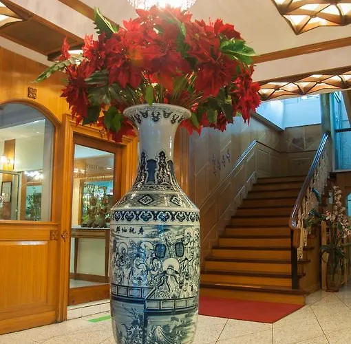 Swan Hotel 2*